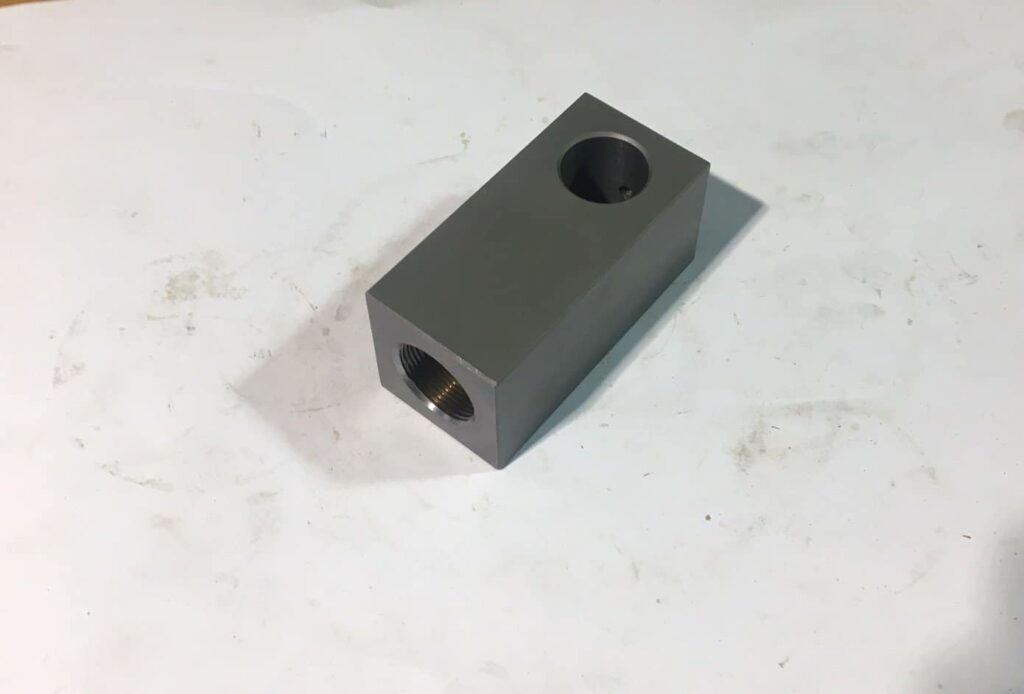 Discharge conveyor, slew ram rod end, G386444